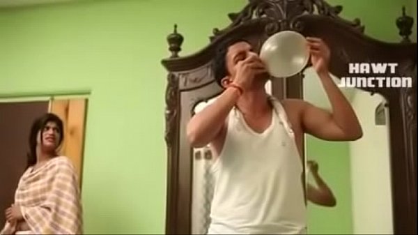 Desi Bhabhi Lagi Kepanasan, Siap Digebukin Habis-habisan.