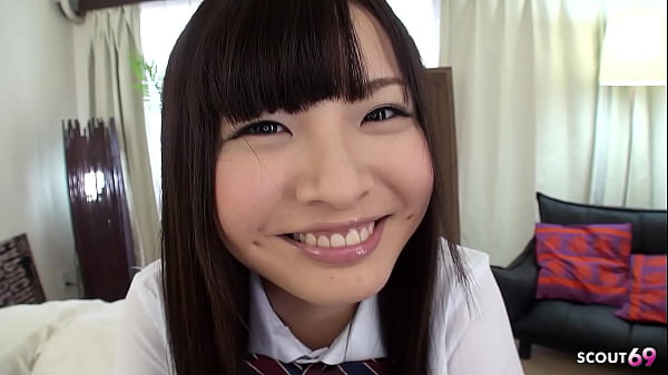Cewek Jepang Mungil 18 Tahun Digodain Om Om Asing, Dibujuk Sampai Ngentot Bersama Sampai Kehilangan Keperawanannya Di Film Porno Jepang Tanpa Sensor