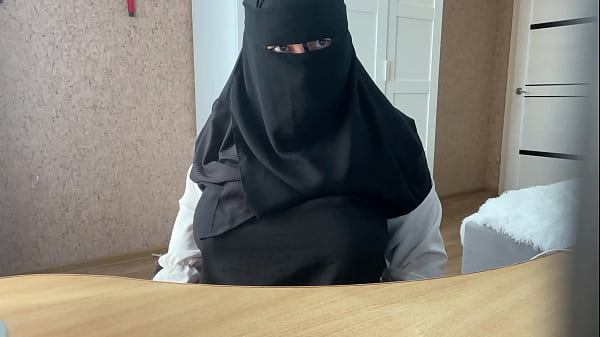 Arab Milf Colmek Langsung Di Webcam, Crotnya Keluar Deras Bikin Ngilu.