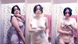 Miss Vie Mandi Bugil Mango Live Show, Goyangin Tete Gede Basah Kuyup Bikin Crot.