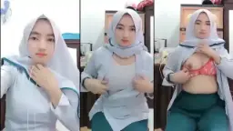 Perawat Hijab Seksi Goyang-goyangin Uting Montok Sampe Basah