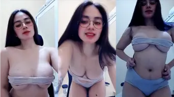 Tante Inem Pamer Toge Montok Basah, Goyang Panas Bikin Keluar Keringet