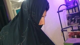 Tonton Video Mesum Bangladesh! Pria Brengsek Ngewe Pelayan Hijabnya, Bikin Malu!