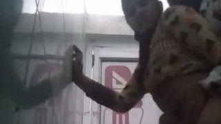 Tonton Video Mesum Pasangan India Bercinta Di Toilet, Bikin Makin Greget!