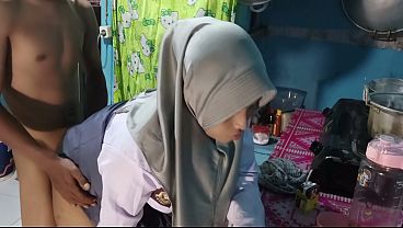 Ngentot Adik Ipar, Sambil Ngeres-ngeresin Lubang Beceknya Sampe Muncrat.