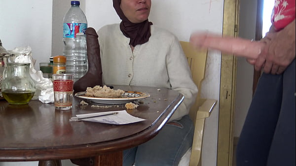 Bocah Tiri Dari Keluarga Turki Yang Ekstrem Beliin Dildo Gede Buat Ngewe Bulu Memekku Yang Lebat.