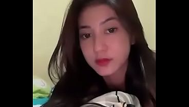 Cewek Indonesia Live Ig, Goyang-goyang Memek Basah Sambil Crot Di Depan Kamera.