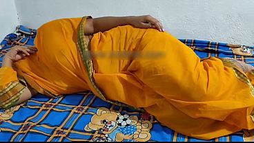 সাস বুনদেলখন্দি গাঁড় মেরে দামাদকে চুদিয়ে নিল, পুরো মজা লুটলো