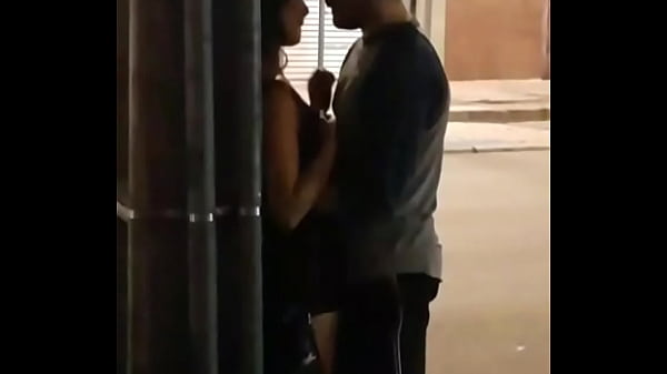 Emo Ciumenta Beija Chinesa E Morde O Beiço Gostoso Até Sangrar De Tesão