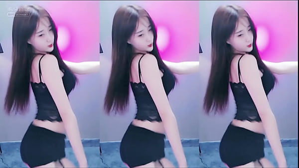 Cewek China Goyang-goyang Di Tangga Pakai Baju Renda Item, Bikin Crot Ngaceng Abis!