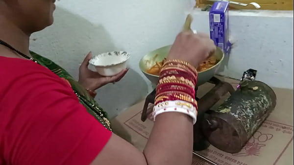 Mad Yang Lagi Masak Ayam Di Dapur, Gw Gencet Di Atas Kitchen Stand Sambil Teriak-teriak Nikmat – Suara Hindi Jelas Bikin Makin Panas.