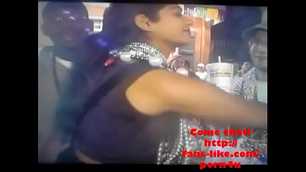 Cewek India Berdada Kecil Dicolek-colek Nafsu, Keluar Suara Cempreng Kena Raba.