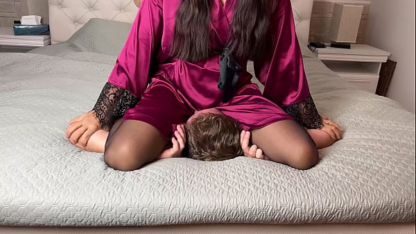 Muka Digeprak Bareng Pantat Sambil Ditampar, Cewek Asia Pake Daster Malem, Mulut Disumpel Celana Dalem, Sange Banget.