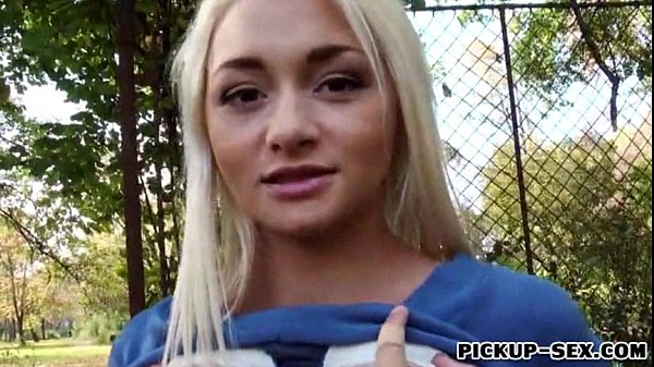 Blonde Cewek Czech, Alive Bell, Muka Penuh Air Mani Karena Duit Receh.