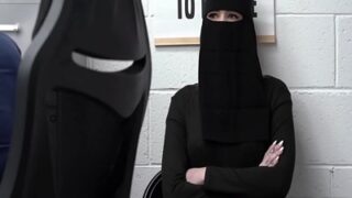 Dasar Maling Cewek Pakistan, Dihajar Habis Di Amerika Biar Kapok!