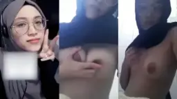 Ukhti Cantik Berkacamata Sengaja Buka Jilbab, Pamer Tetek Montok Bikin Ngiler