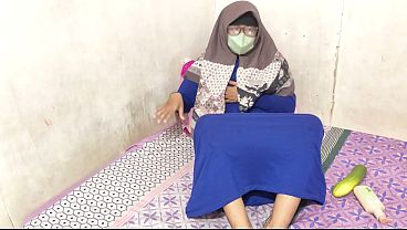 Cewek Hijab Indonesia Lagi Colmek, Nafas Tersengal-sengal, Jari-jarinya Mainin Memek Basah Kuyup.