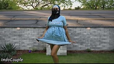 Cewek Berhijab Pelajar Muslim Jogging Di Tempat Umum, Rela Ngewe Kontol Demi Duit