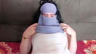 مصريه منيوكه بتتسحق من تلاتة فحول نار سكس عربي جديد