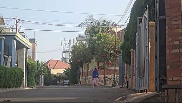 Wtf, Ada Ibu Arab Yang Colmek Memeknya Di Luar Rumah Dekat Pinggir Jalan, Bikin Ngaceng Lihatnya.