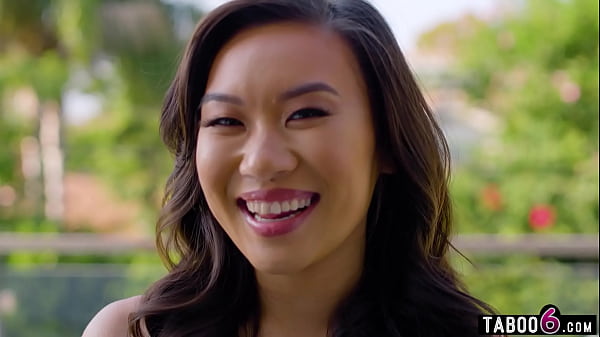 Ngebut Bareng Kimmy Kimm, Cewek Asia Mungil Yang Doyan Banget Dijitak Pantatnya Sampai Merah