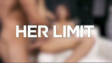 Cewek Asia Langsing Pake Lingerie Pink… Badan Dilumuri Minyak, Dimasukin Kontol Ngebut Di Lubang Pantat
