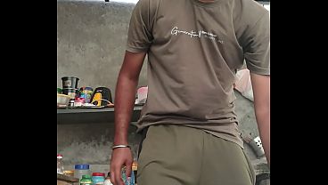 Cowok India Sendirian Muterin Kontol Mungilnya Yang Penuh Gairah