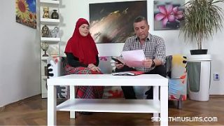 Cewek Sialan Berjilbab Merah Doyan Banget Sama Kontol Keras Yang Ngejus