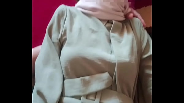 Saudari Tiri Berhijab Digoyang Senggama Di Hari Raya Lebaran