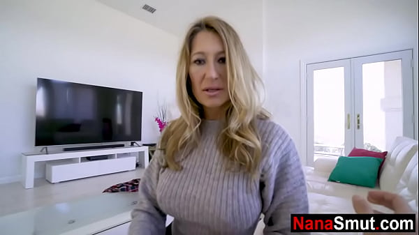 Nenek Tiri Yang Lagi Horny Minta Digenjot Sama Cucu Tirinya.