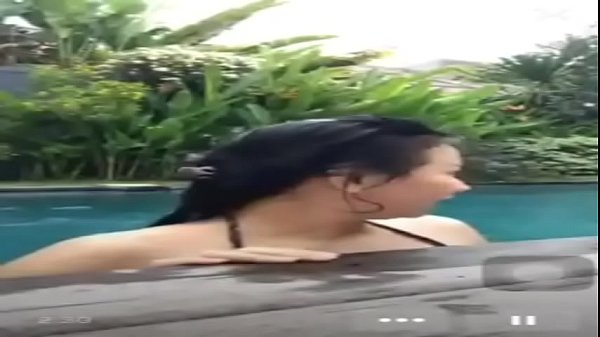 Ngentot Di Kolam Renang Pas Live, Bikin Makin Basah Dan Panas.