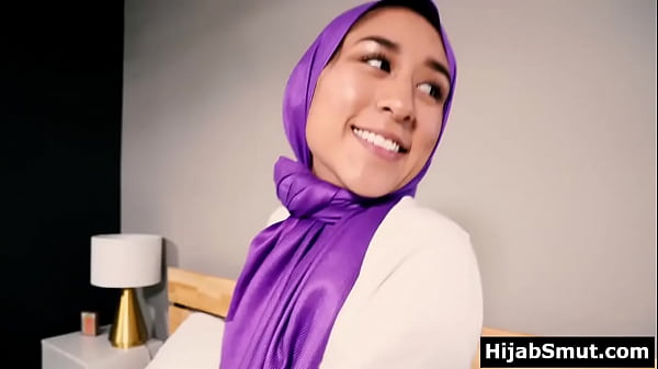 Gadis Arab Berhijab Digebukin Tanpa Izin Ortu, Makin Liar Pas Ditinggal Bokap Nyokap.