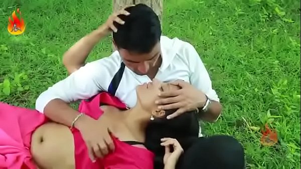 Desi Bhabhi Ngentot Sama Bocah Di Taman, Crot Di Mana-mana